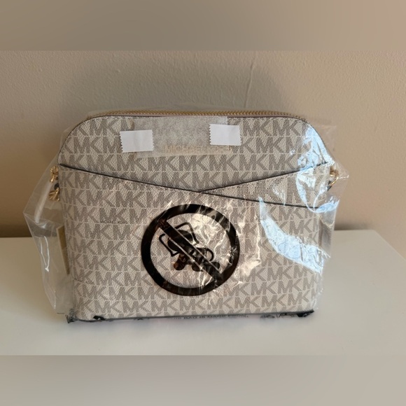 Michael Kors Jet Set Travel Medium Logo Dome Crossbody Bag NWT - Picture 4 of 6